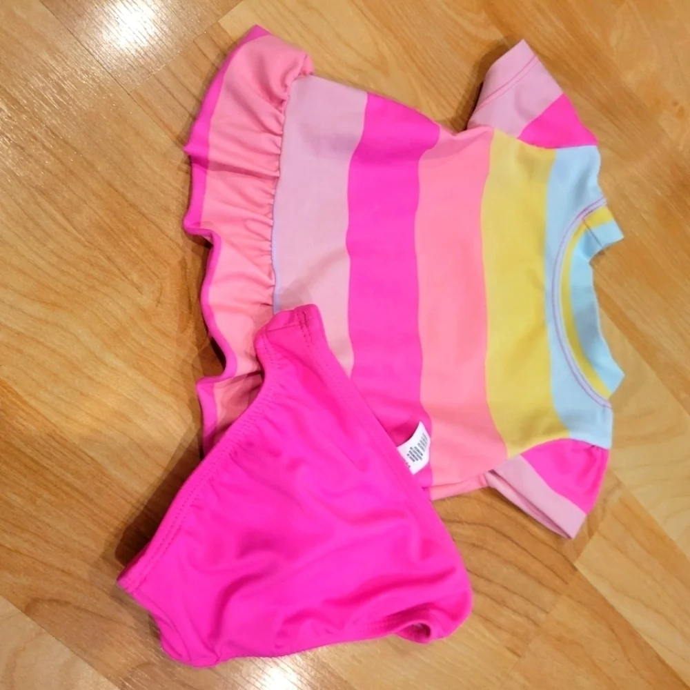 The children's place baby girl 2 piece suit rashguard size 6-9 months.